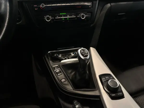 BMW 318 d Line Sport 17
