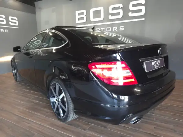 Mercedes-Benz C 220 Outro 11
