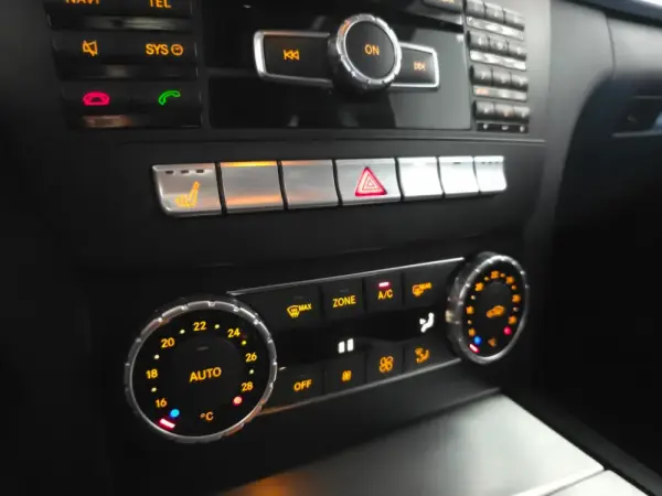 Mercedes-Benz C 220 Outro 31