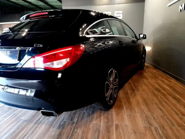 Mercedes-Benz CLA 200 d Shooting Brake Urban 19