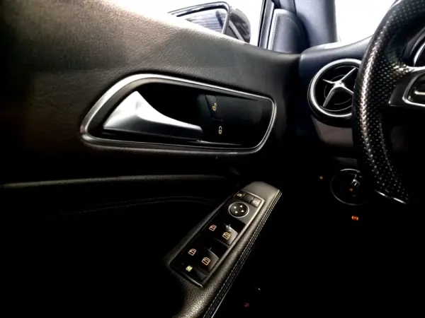 Mercedes-Benz CLA 200 d Shooting Brake Urban 28