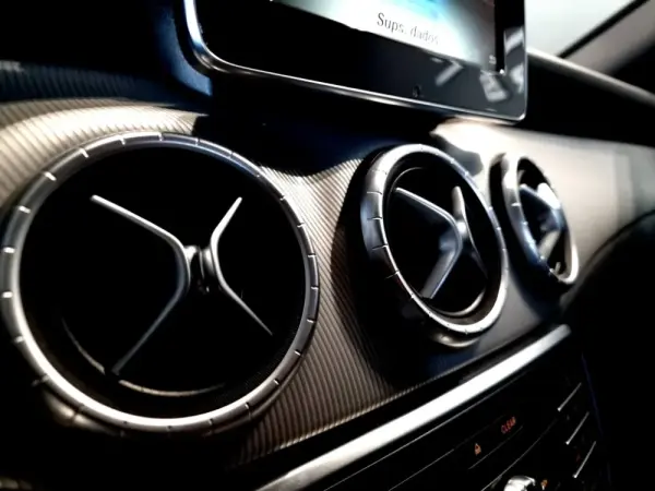 Mercedes-Benz CLA 200 d Shooting Brake Urban 37