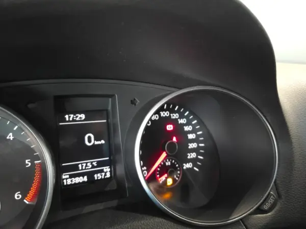 Volkswagen Golf 1.6 TDi Trendline BlueMotion 17