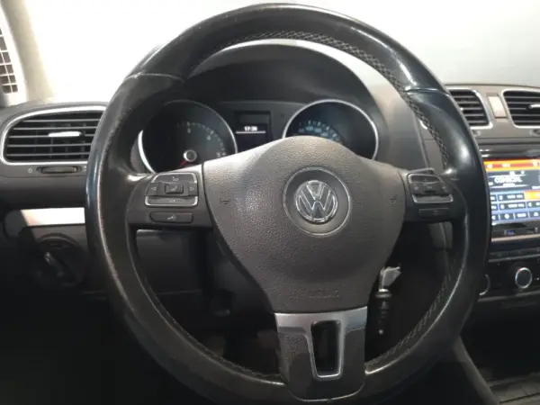 Volkswagen Golf 1.6 TDi Trendline BlueMotion 23