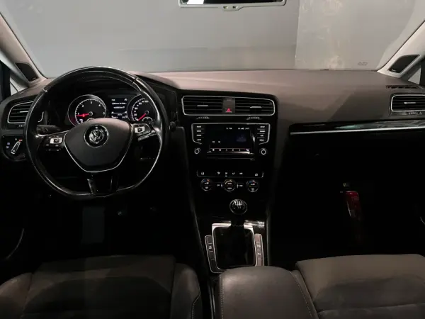 Volkswagen Golf 1.6 TDI Highline 9