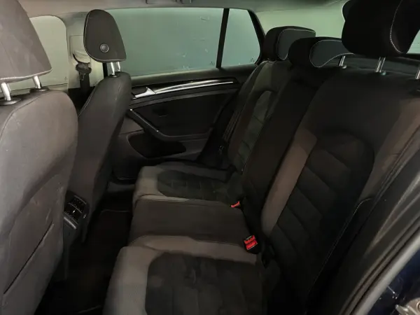 Volkswagen Golf 1.6 TDI Highline 10