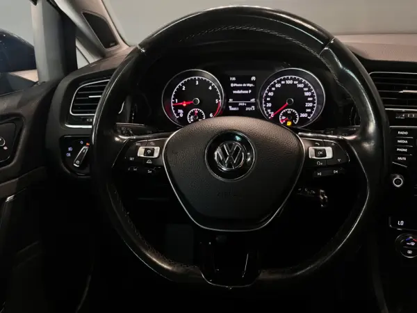 Volkswagen Golf 1.6 TDI Highline 12
