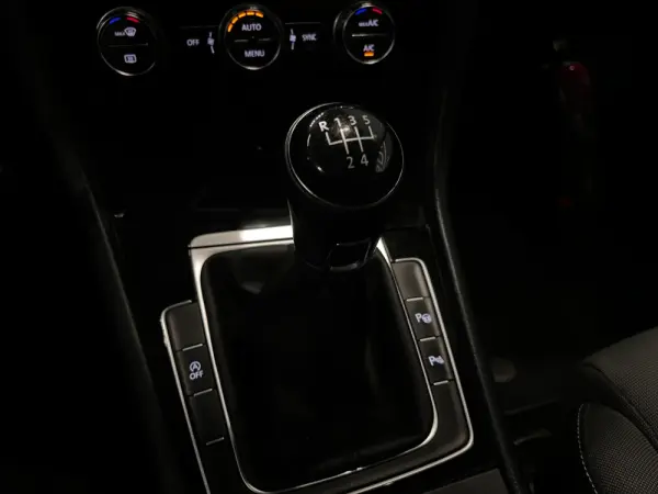 Volkswagen Golf 1.6 TDI Highline 13