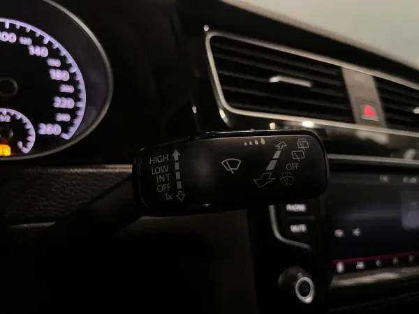 Volkswagen Golf 1.6 TDI Highline 19