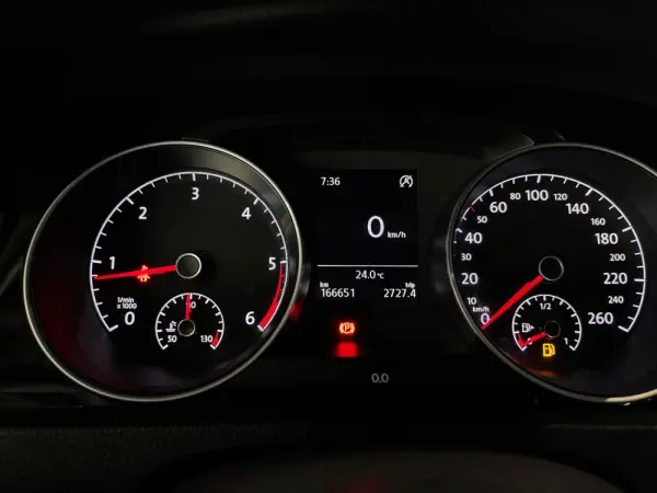 Volkswagen Golf 1.6 TDI Highline 23