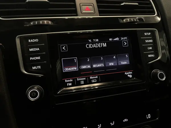 Volkswagen Golf 1.6 TDI Highline 28