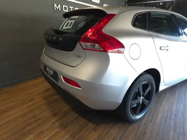 Volvo V40 1.6 D2 Momentum 12