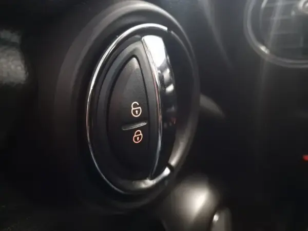 MINI 5 Portas Cooper D 23