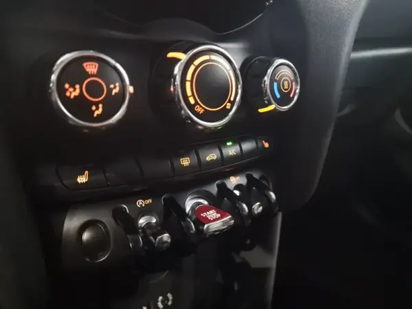 MINI 5 Portas Cooper D 28