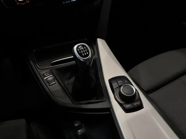 BMW 318 d Line Sport 14