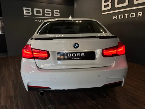 BMW 318 d Line Sport 8