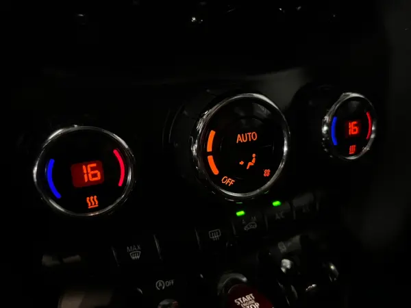 MINI 3 Portas One D 33