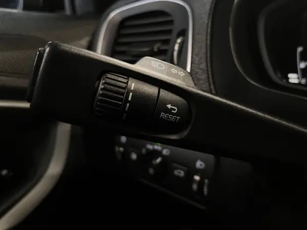 Volvo V40 23