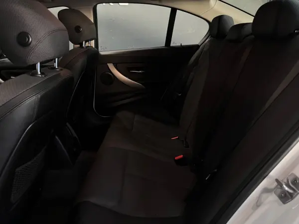 BMW 318 d Line Sport 11