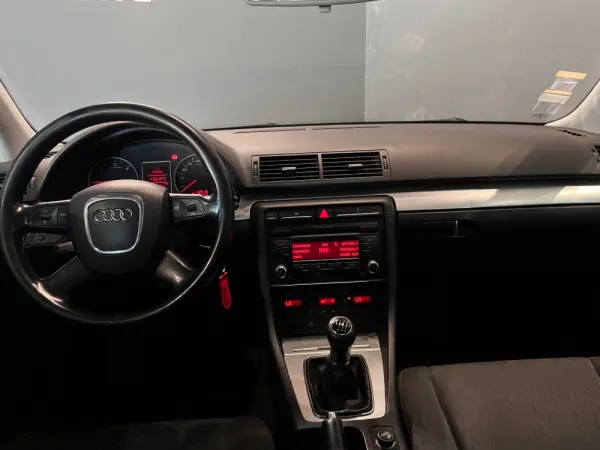 Audi A4 Avant 2.0 TDI S-line 11