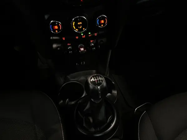 MINI 3 Portas One D 19
