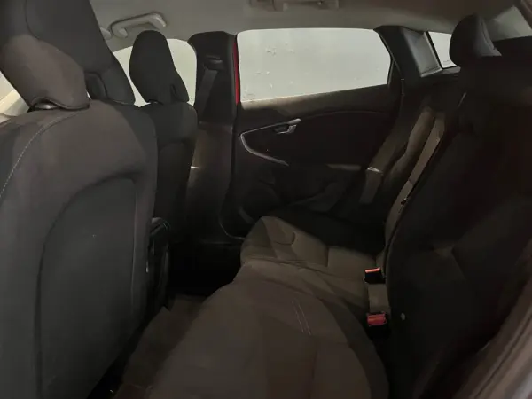 Volvo V40 13