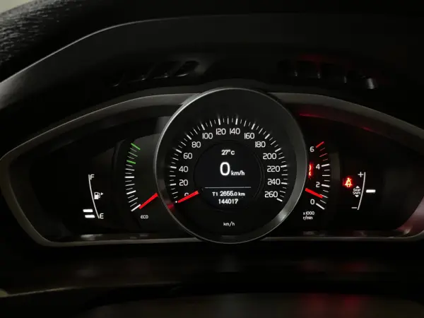 Volvo V40 19
