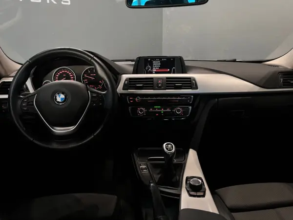 BMW 318 d Line Sport 13