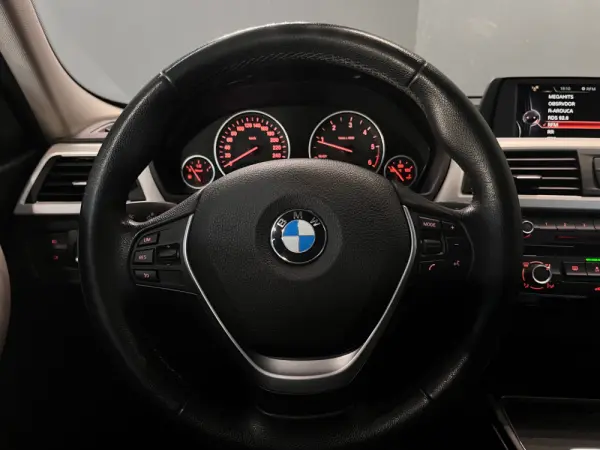 BMW 318 d Line Sport 16