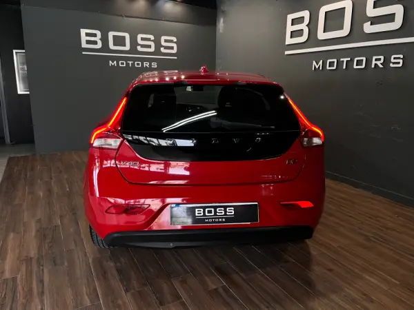 Volvo V40 11