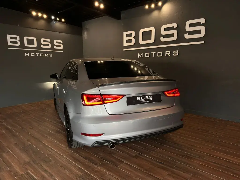 Audi A3 Limousine 1.6 TDI S-line 13