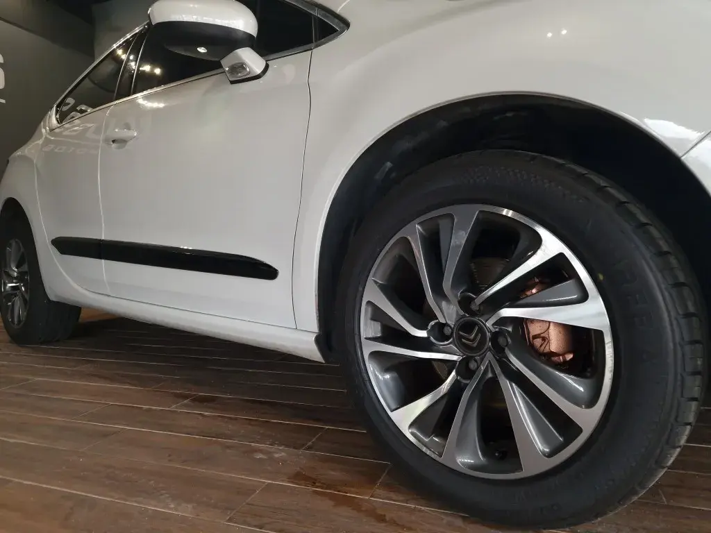 Citroen DS4 1.6 BlueHDi So Chic 7