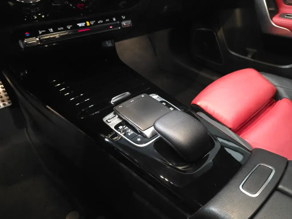 Mercedes-Benz A 180 d AMG Line Aut. 33