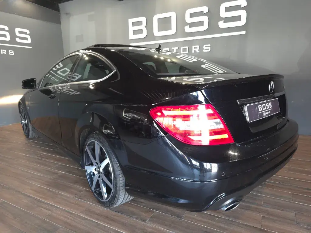 Mercedes-Benz C 220 Outro 11