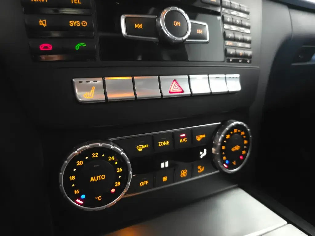 Mercedes-Benz C 220 Outro 31