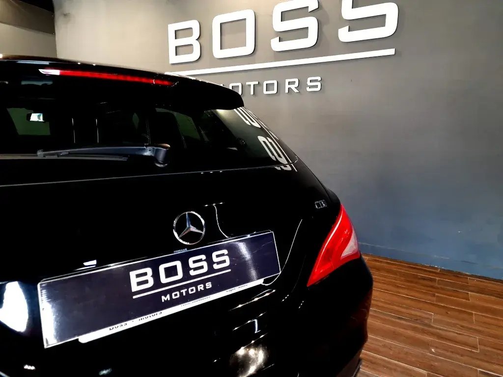 Mercedes-Benz CLA 200 d Shooting Brake Urban 12