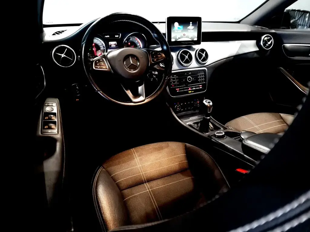 Mercedes-Benz CLA 200 d Shooting Brake Urban 20