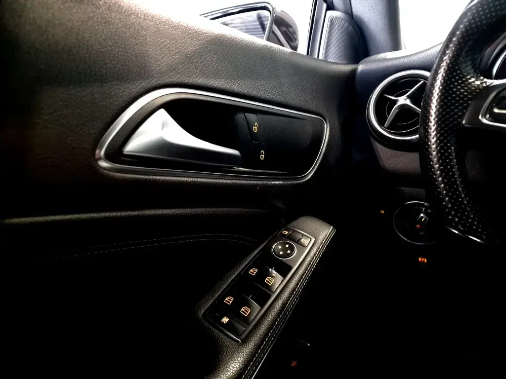 Mercedes-Benz CLA 200 d Shooting Brake Urban 28