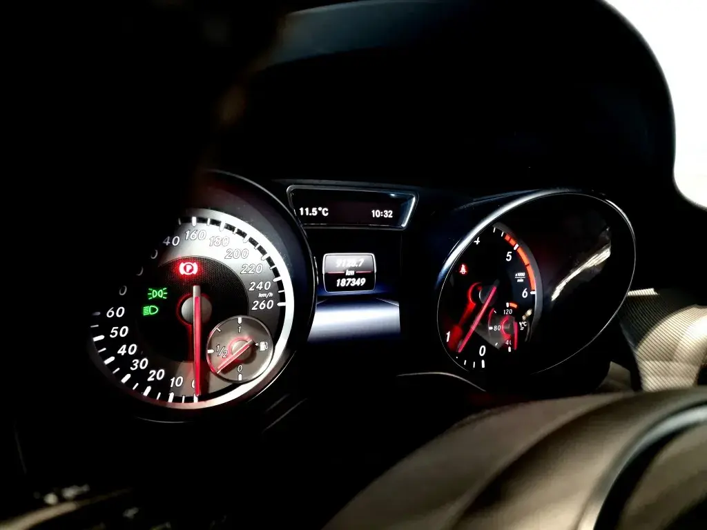 Mercedes-Benz CLA 200 d Shooting Brake Urban 36