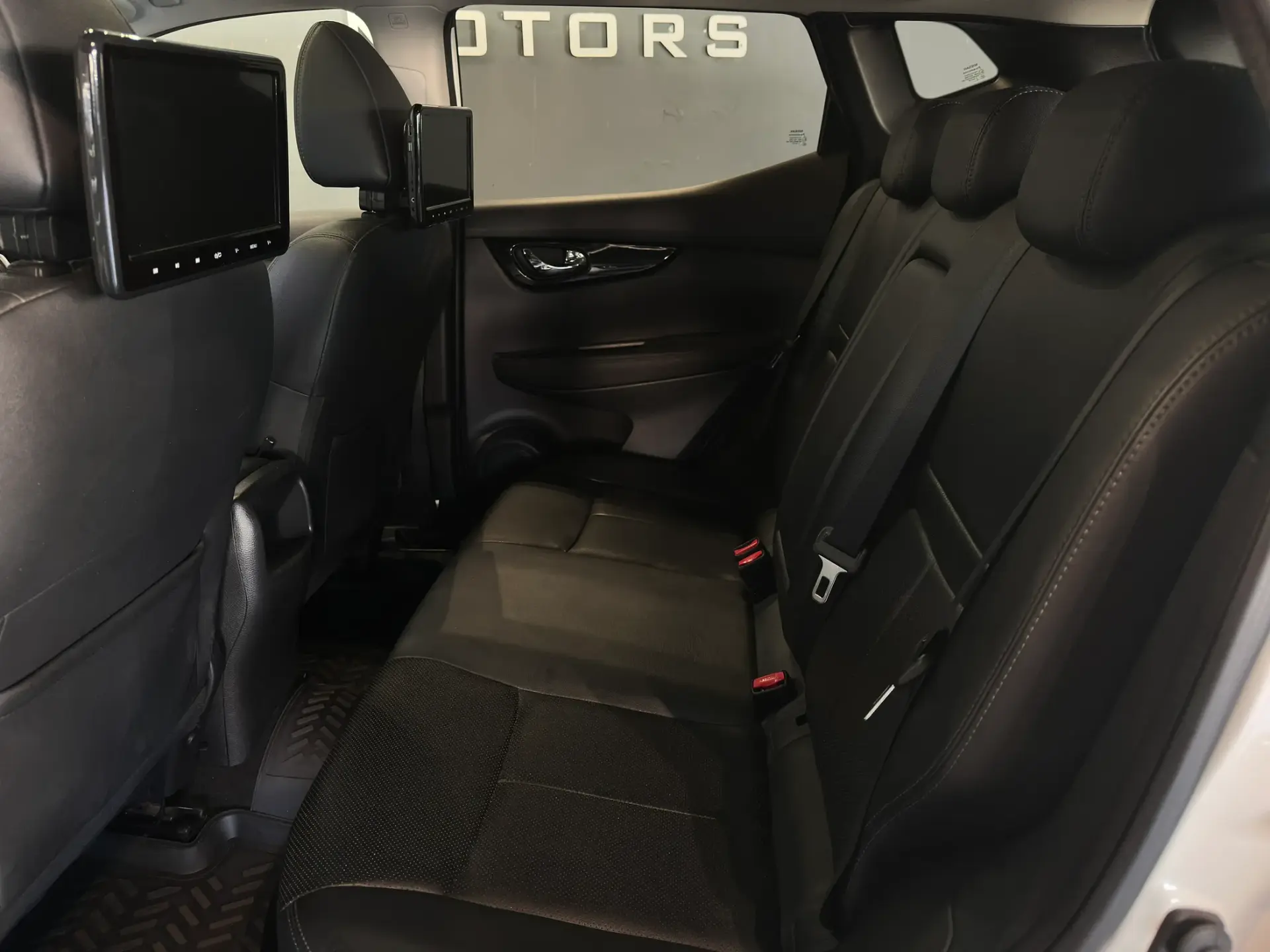 Nissan Qashqai 1.5 dCi Tekna Premium 14