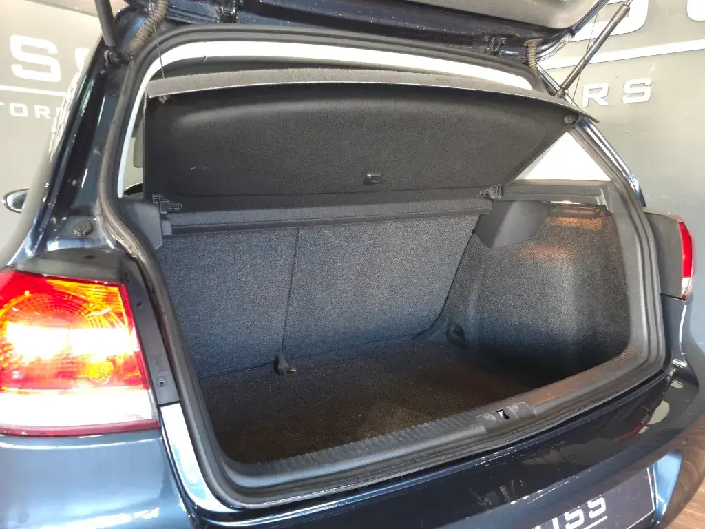Volkswagen Golf 1.6 TDi Trendline BlueMotion 12