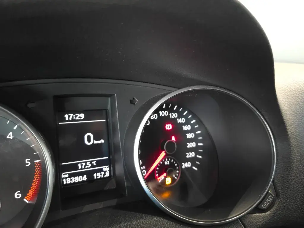 Volkswagen Golf 1.6 TDi Trendline BlueMotion 17