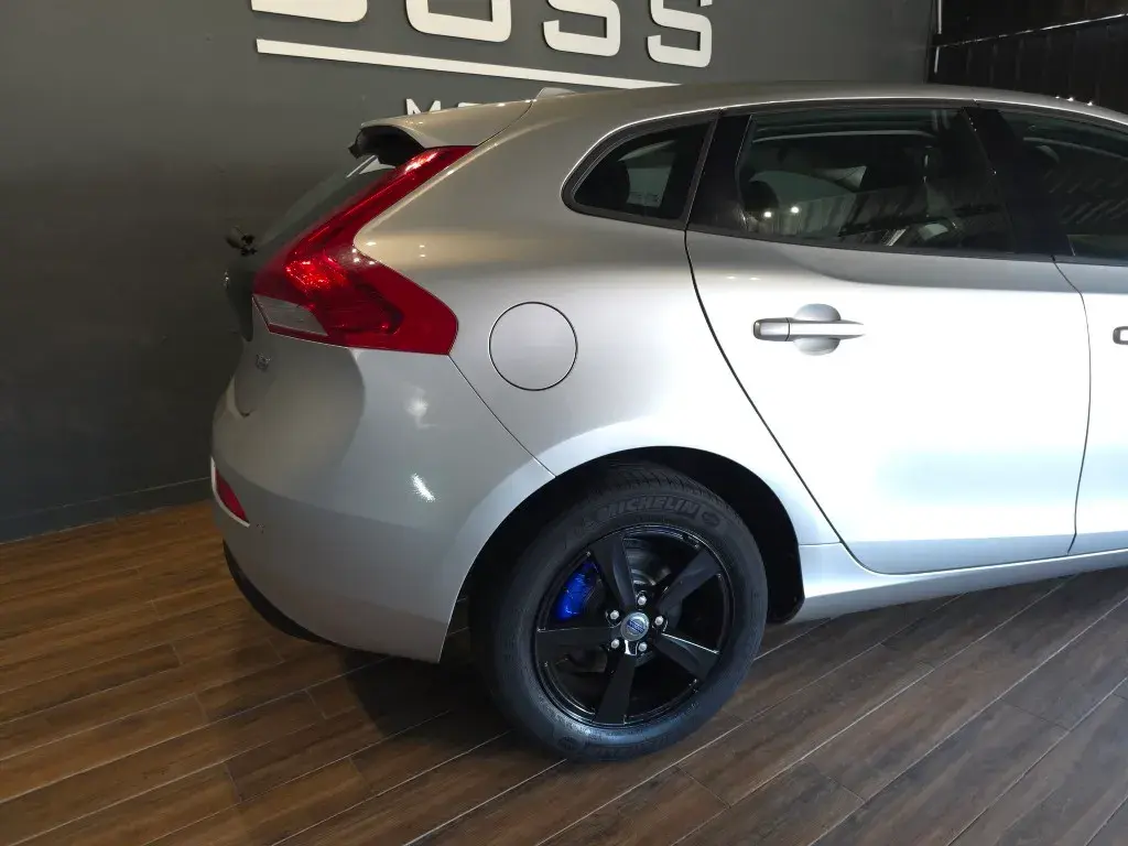Volvo V40 1.6 D2 Momentum 11