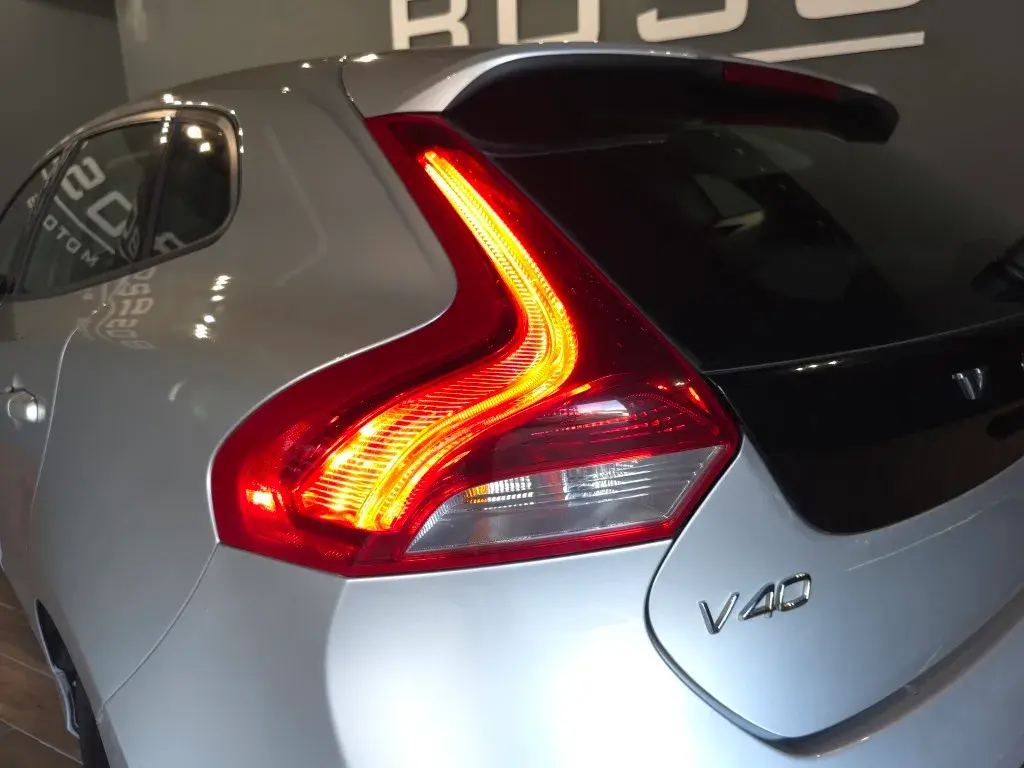 Volvo V40 1.6 D2 Momentum 14