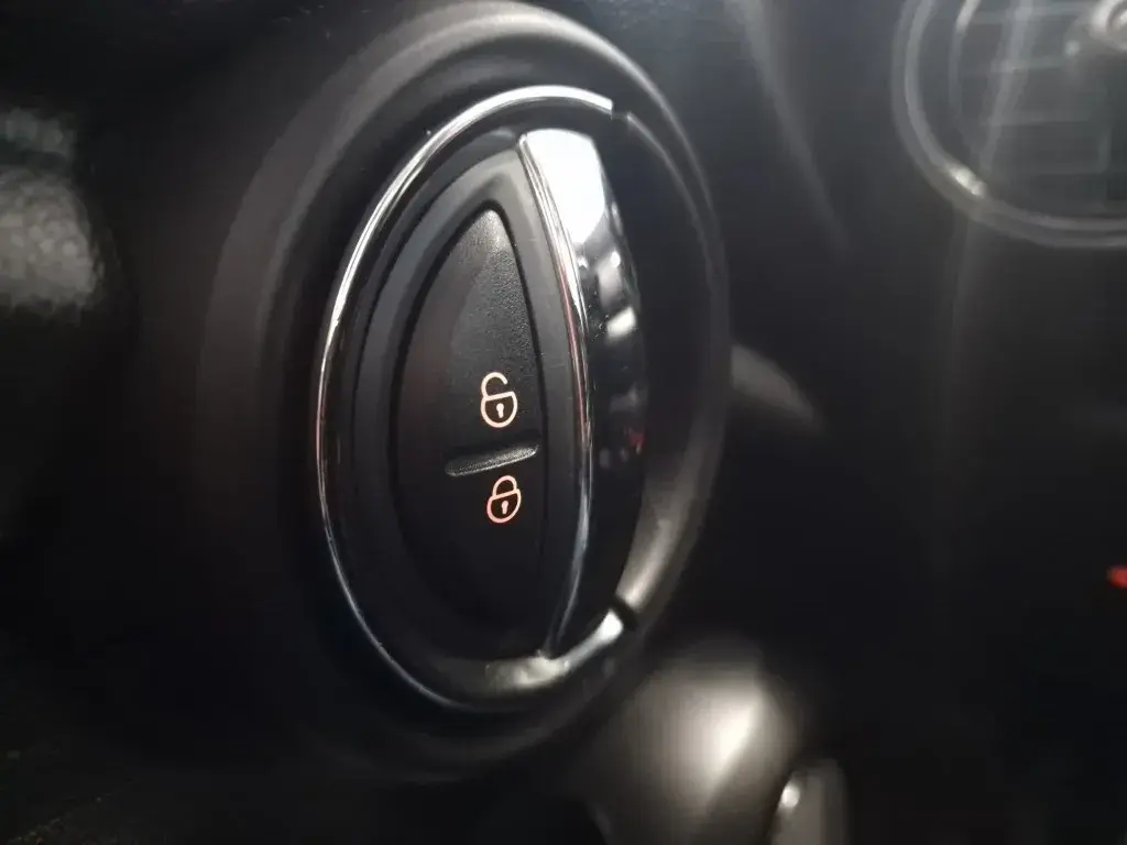 MINI 5 Portas Cooper D 23