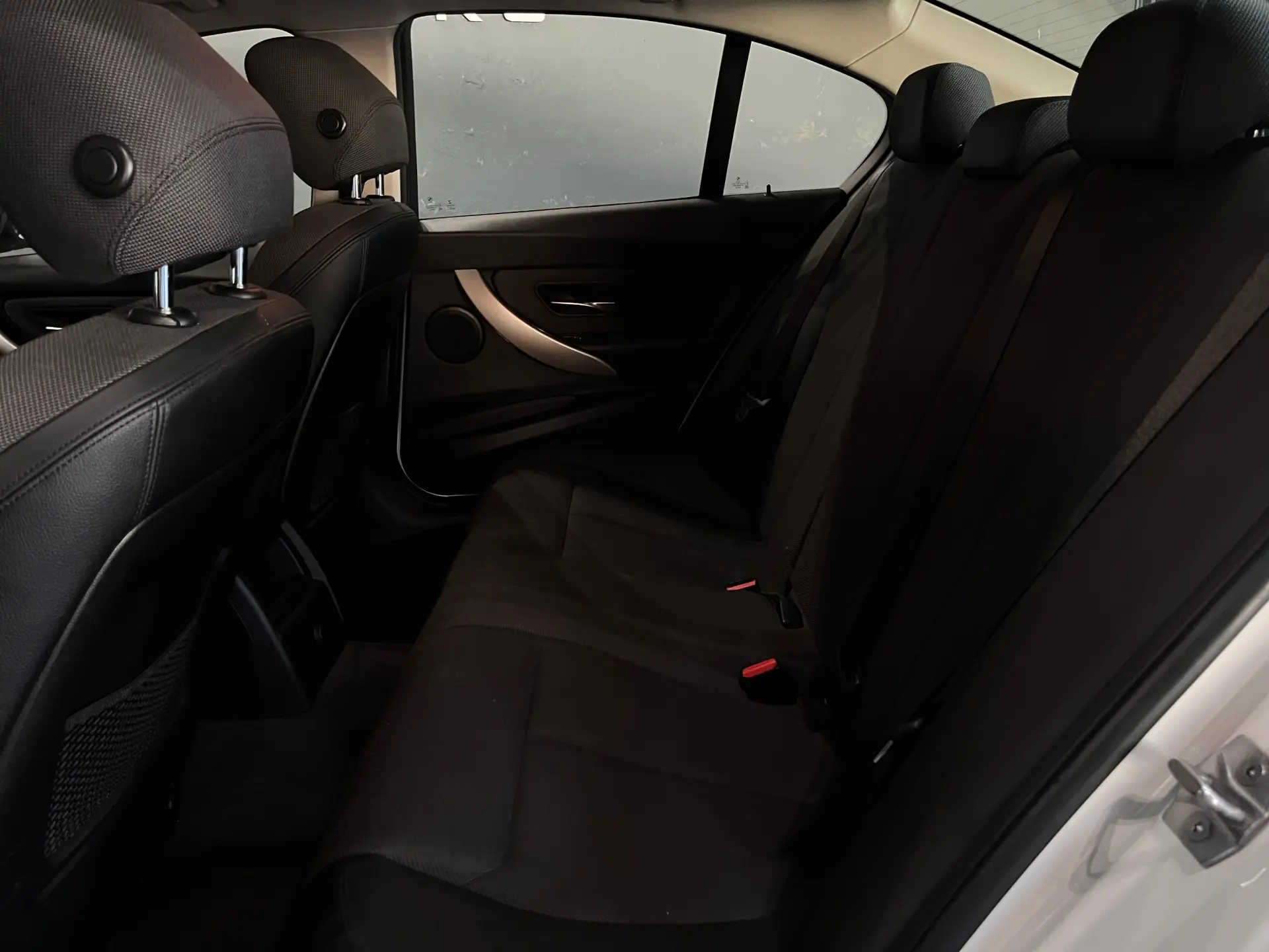 BMW 318 d Line Sport 11