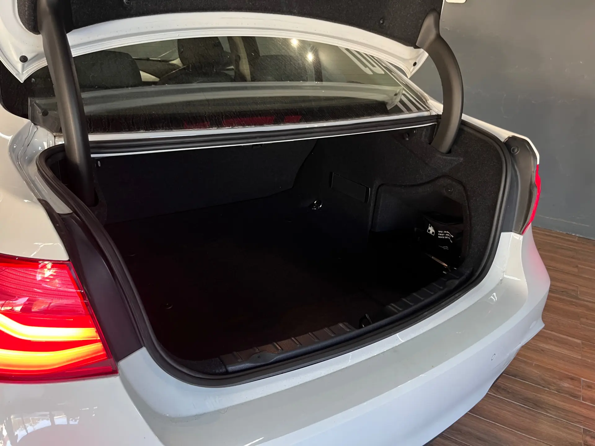 BMW 318 d Line Sport 9