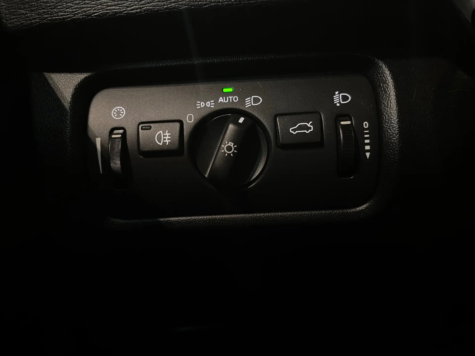 Volvo V40 25