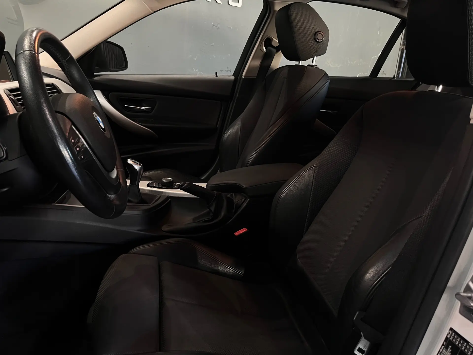 BMW 318 d Line Sport 12