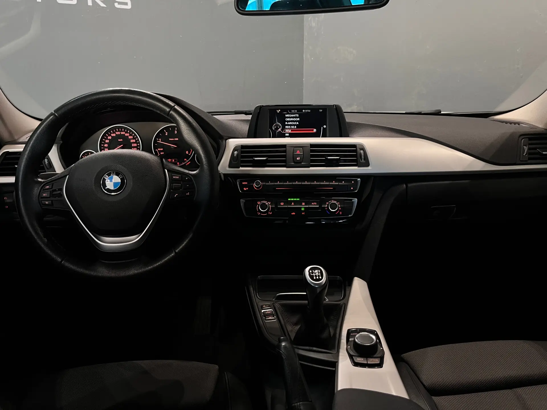 BMW 318 d Line Sport 13
